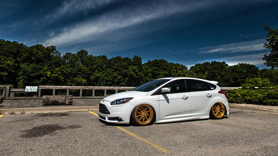 Ford Focus ST 13-18 Air Lift Performance 3P Air Suspension with KS