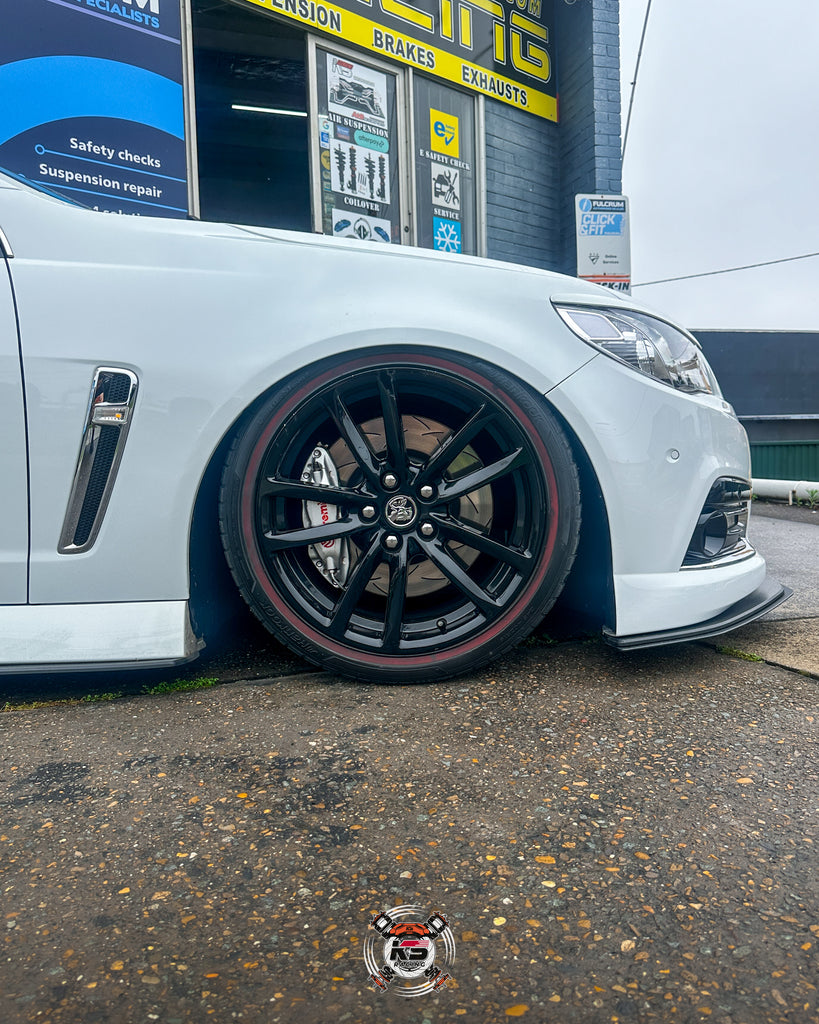SLAMMED HOLDEN VF COMMODORE WITH KS RACING AIR SUSPENSION KIT AND KSPORT PERFORMANCE AIR STRUTS TO SUIT THE HEAVY AND BIG POWER HOLDEN.
