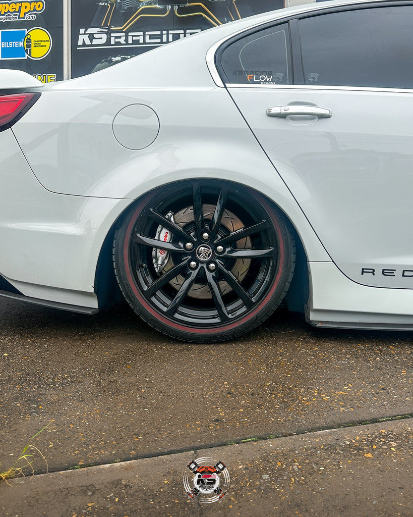 White Holden Commodore VF Redline Sedan with KS RACING air suspension kit. KSPORT Performance air strut to suit big horsepower vehicles, proven to handle power and handling. 