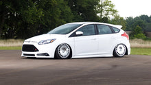 Load image into Gallery viewer, Ford Focus ST 13-18 Air Lift Performance 3P Air Suspension with KS RACING Air Struts